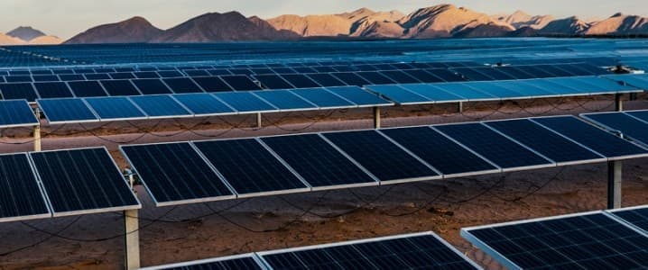 الهند تسير في كل شيء على الطاقة المتجددة، مع خطط كبيرة لتوسيع قطاع الطاقة الشمسية. 