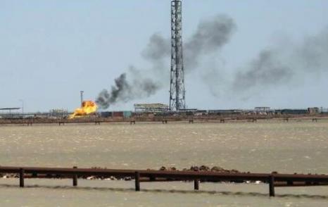 إيران تزعم أن إنتاجها النفطي قد يقفز إلى 6.5 مليون برميل يوميا