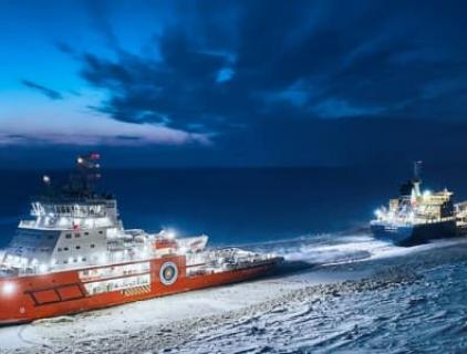 يحظى التنقيب عن النفط والغاز في القطب الشمالي باهتمام كبير - وليس فقط من الشركات الروسية - على الرغم من الاندفاع السياسي لتحويل أنظمة الطاقة في العالم وإزالة الوقود الأحفوري منها.