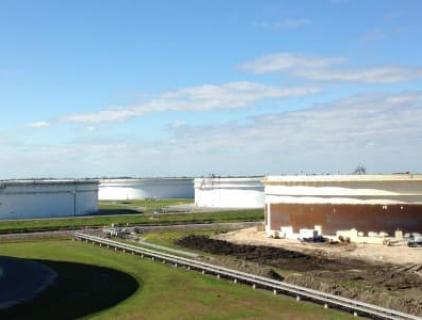 وافقت إدارة بايدن للتو على محطة جديدة لتصدير النفط بمليوني برميل في اليوم لساحل خليج تكساس.